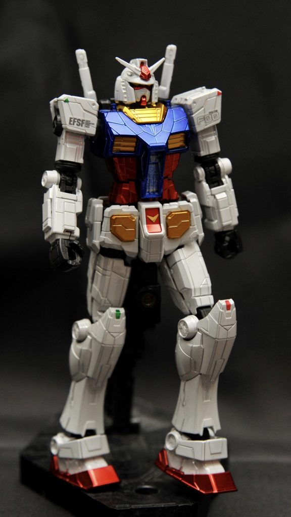 歩き出します。と言っても腰部を支柱で支えられた状態で、空中で脚を動かしてるのみですが。