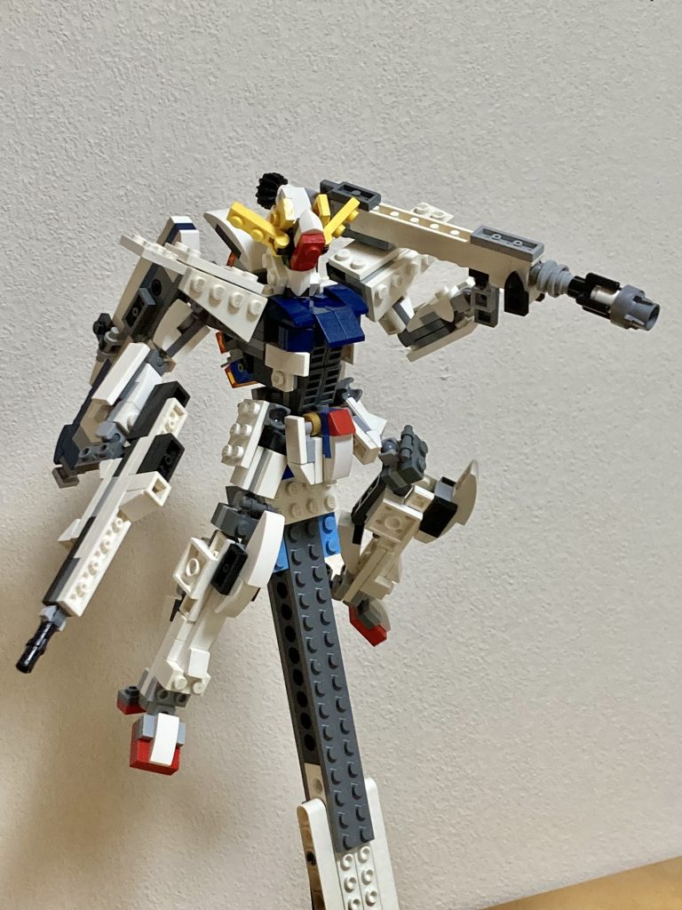 f91は飛んでいることが多かったので今回はアクションベース的なものも作製ました。よく見たらビームランチャー全然違いますね。