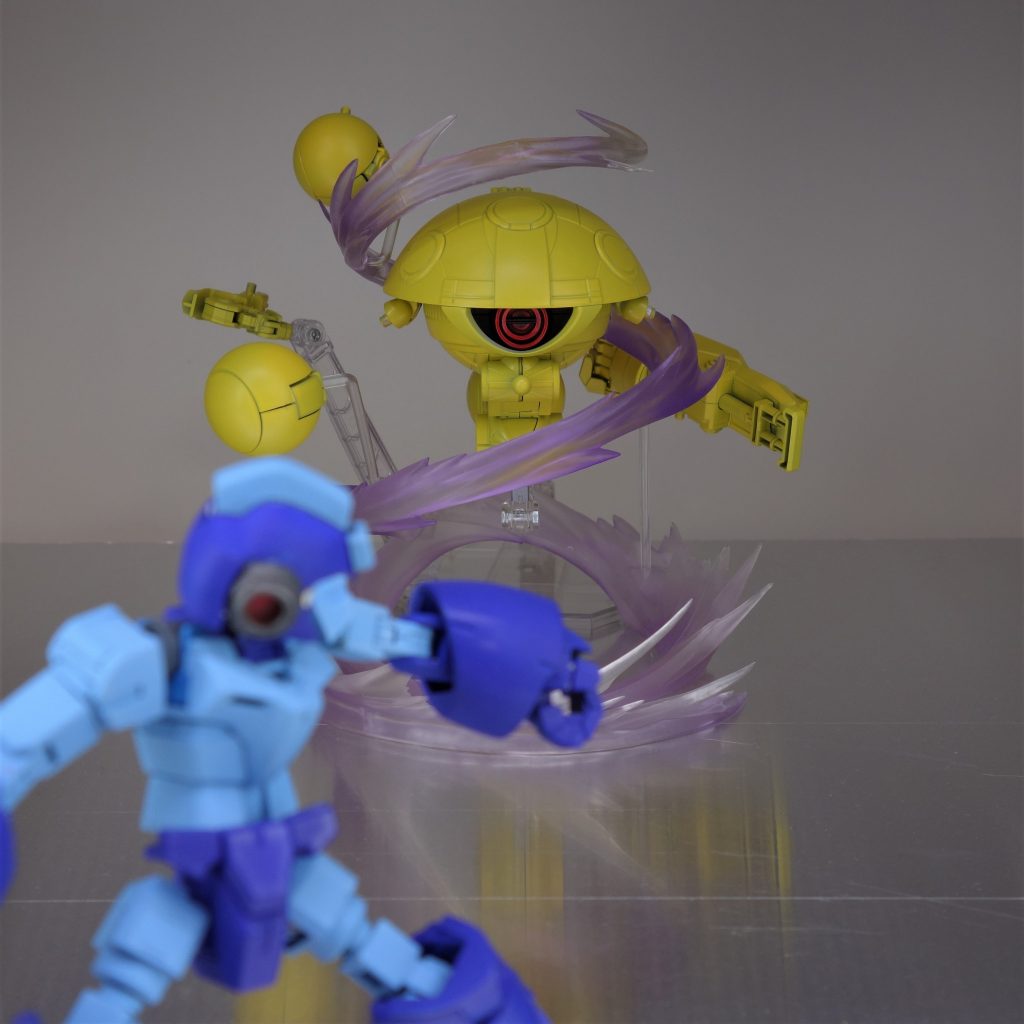 しょっぱなの３枚をほぼ別作品が占める暴挙。さておき、攻撃方法は分裂＆全身ビット化しての体当たりです。見た目以上の異様な攻撃力を誇ります。