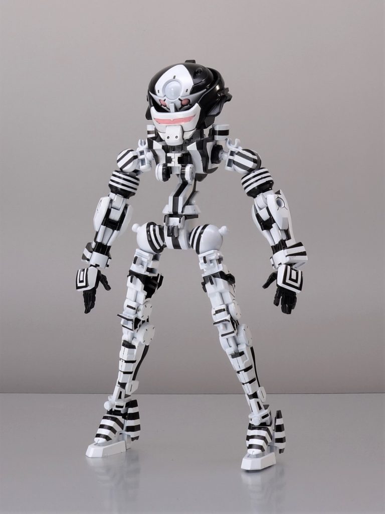 素立ち。胴体や手足(要はほぼ全身)にヴァルキュリアフレームを採用しているため、可動性はかなり良いです。