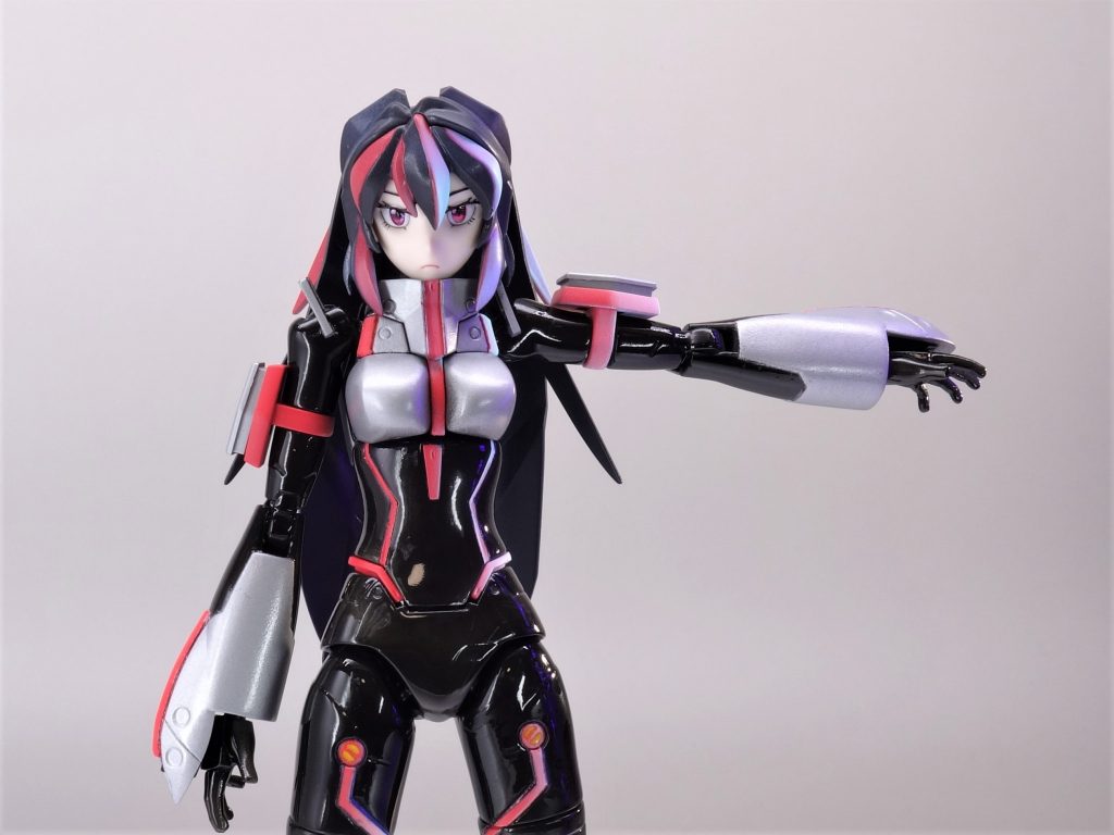 最後に、アクセルフォームへの色替えは蛍光塗料とブラックライトで行いました。赤の上から蛍光クリア（＋蛍光イエローすこし）で白く発光するように。高出力なブラックライトを使わないと赤色に負けますが、アクセル再現するならこの方法しかないと思います。最後までご覧いただきありがとうございました！