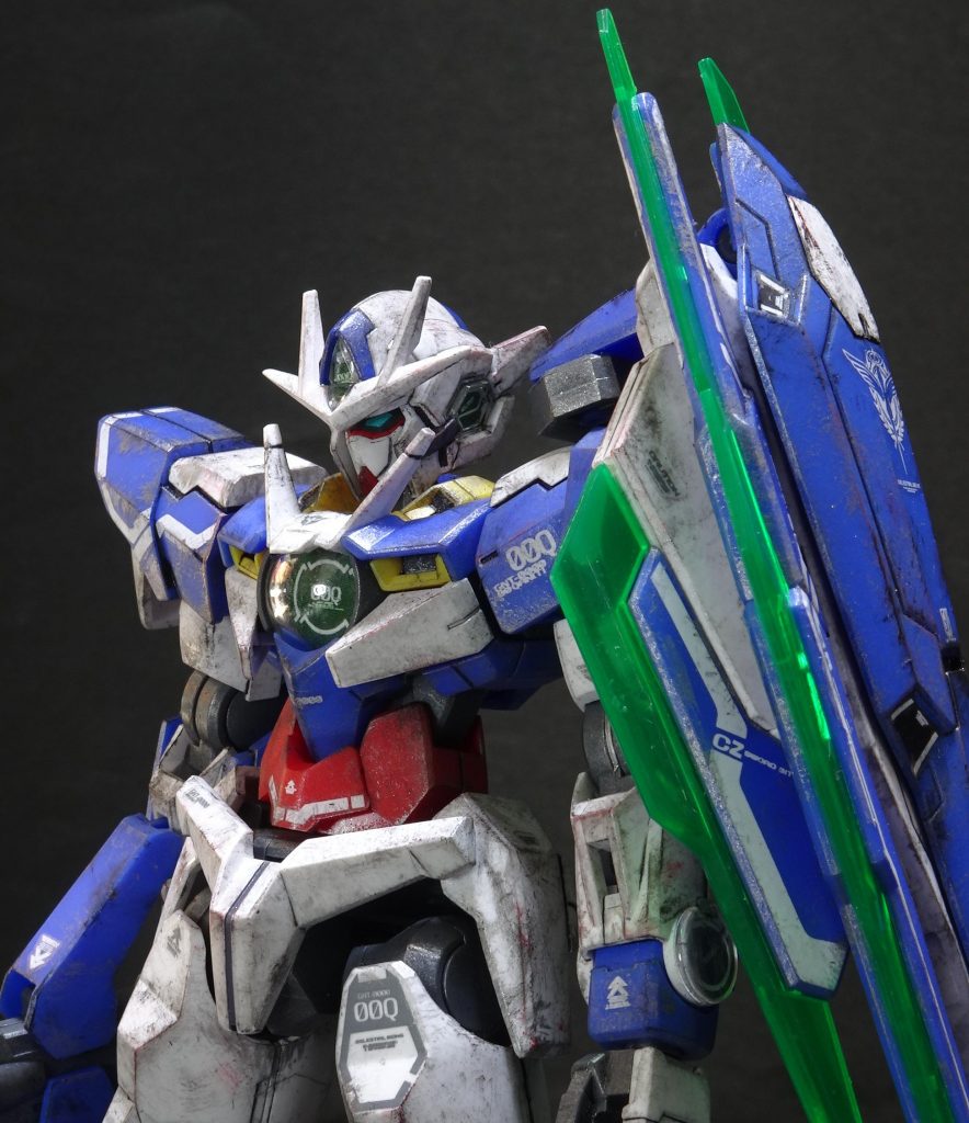 以前、HGのダブルオークアンタ専用のデカールを入手しており、二種類の専用デカールを使ったらカッコ良いのではないかと思い作成しました。それが地獄の入り口になるとは知らずに…