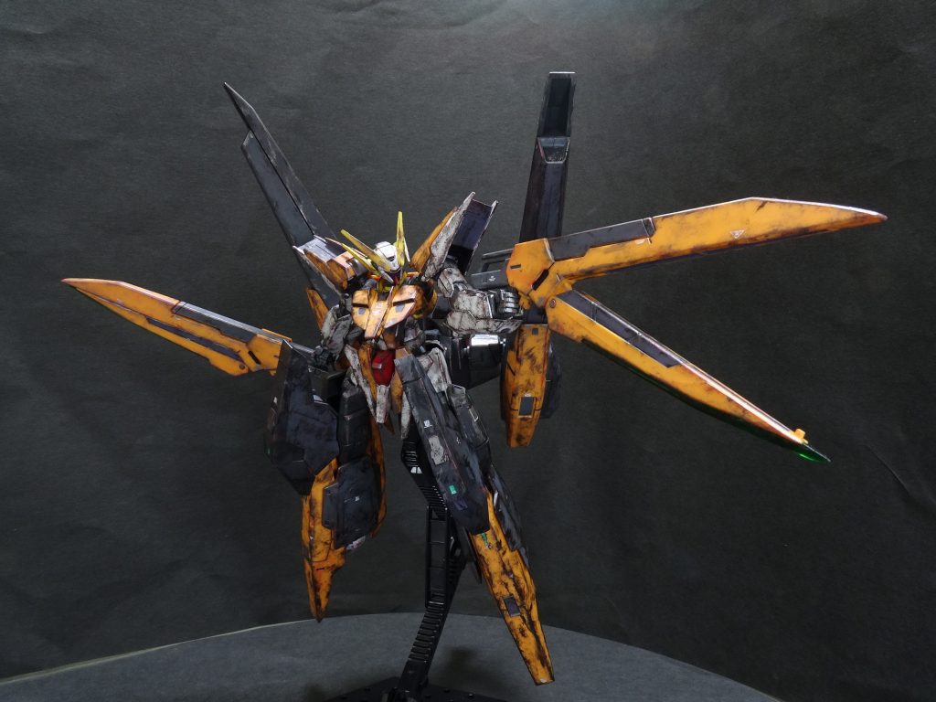 手持ちのGNソードライフルはウイングにもなるので、ダルい所を削り、シャープにしています。