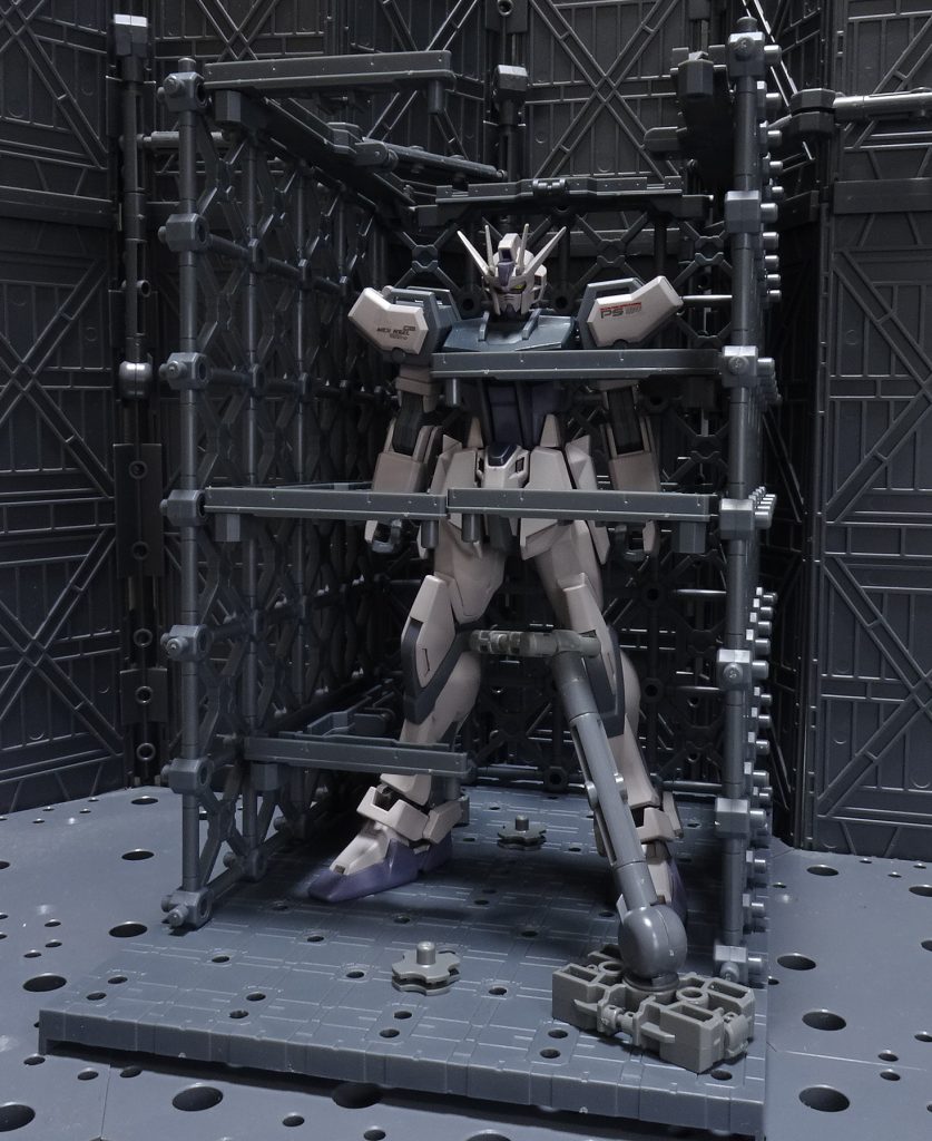 整備中カスタマイズシーンベースのトラスベースがアークエンジェルの格納庫のようでイイ感じです。