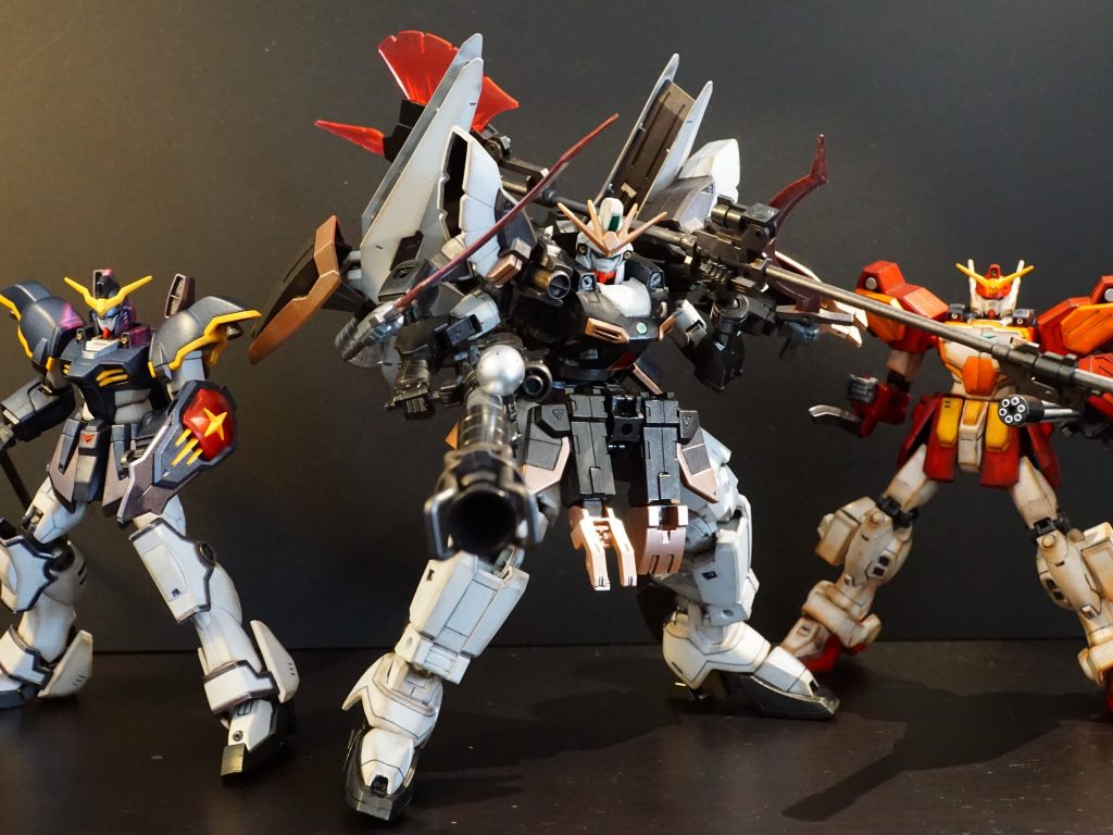 頭が大きく寸胴なサンドロック旧キットを、脚長な30MMシエルノヴァに合わせてバランスをとりました。足首も延長し、MGさながらのサイズ感に。どちらかというと、シエルノヴァ・サンドロックアーマー ですね(^^;