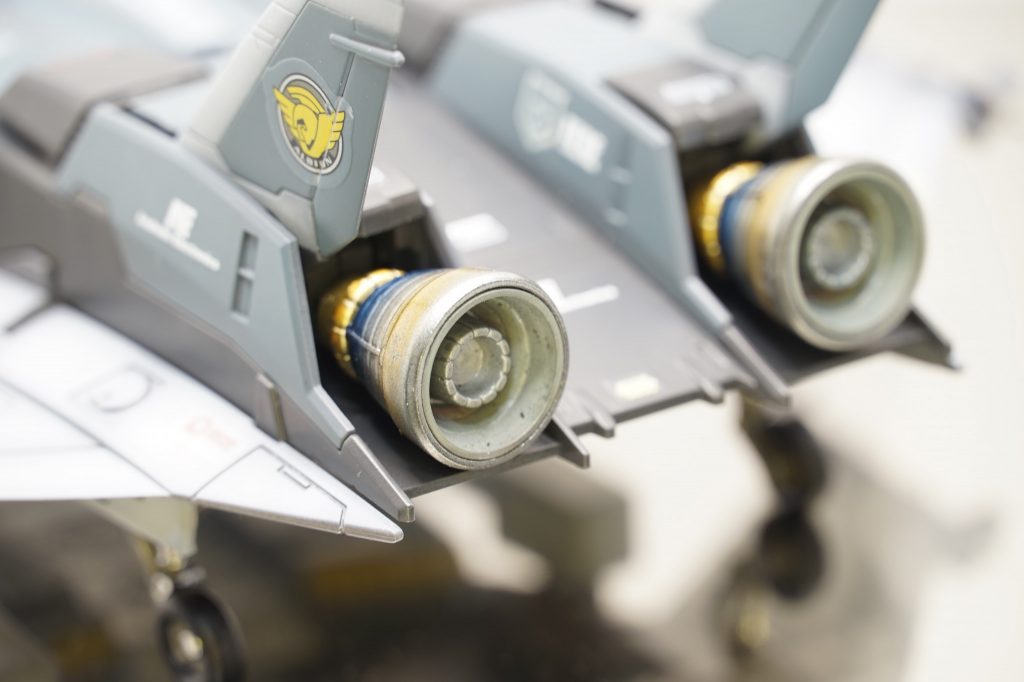 メインスラスターの中は、実機を参考にグレーの耐熱塗装です。