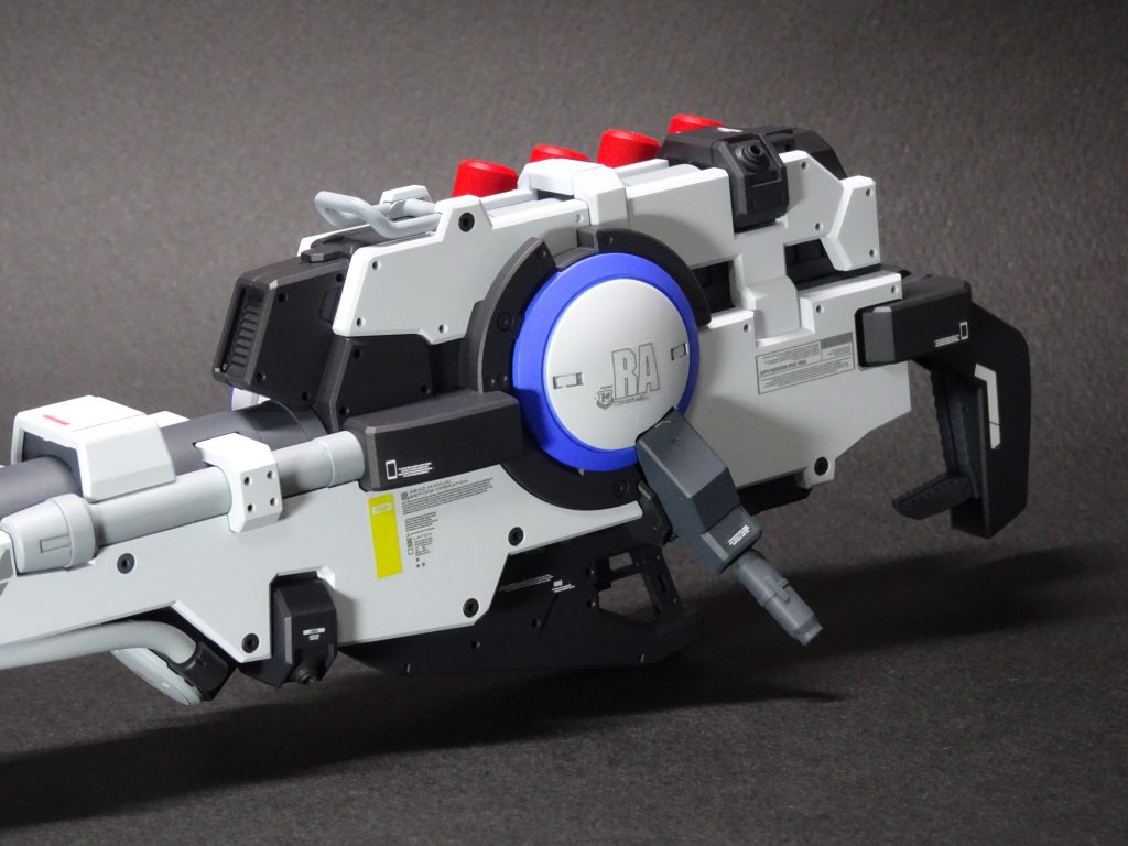 ＜カラーリング＞　※C：クレオス、G：ガイア○メインのホワイト：NAZCA スチールホワイト（G）○薄いグレー：明灰白色（C）○濃いグレー：EXダークシーグレー（C）○黒：NAZCA フロストマットブラック（G）○ブルー：EXAMブルーⅡ（C）○レッド：富野由悠季の赤（G）最後まで御覧いただき、ありがとうございました。