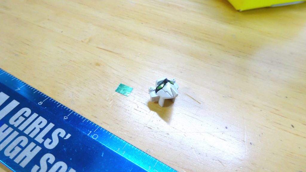 ツインアイはグリーンのラピーテープを切って貼ってます。今後はこれでいこう。