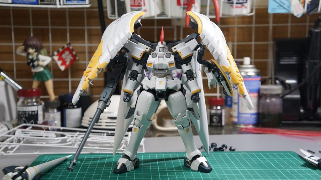 トールギスF、とってもカッコいいんだけど、やはりぬぐえないニワトリ感。