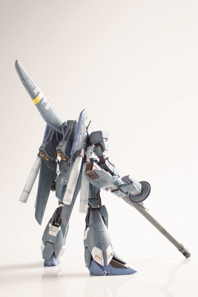 リアビューがキマって嬉しかったです。 色分けがうまくいったかなぁ、と思います。02号機なので、スタビライザーのデカールはRNPB。