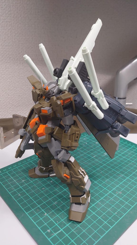 シルエットが固まりかけてきました。