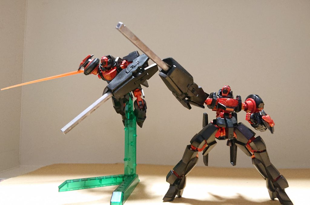 武装は腕部レールガンとシールド、ビームサーベル。