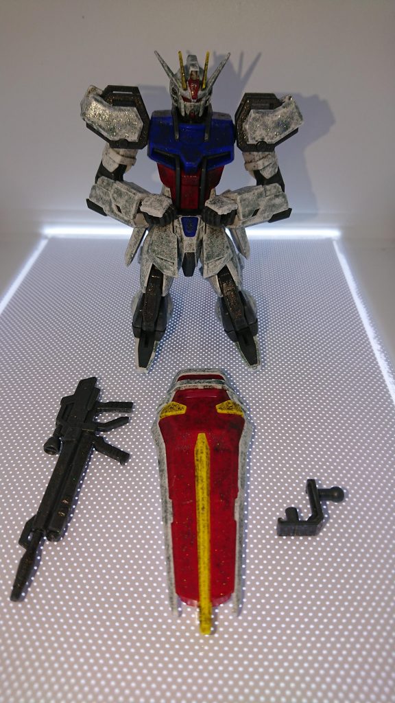 とまあ、これはこれでいろいろと勉強になったし、なんだかんだ楽しかったので良しとしますｗもし、これを見てくださった方で同じことをしようとする人がいたら、くれぐれもご注意を。そして健闘を祈ります。そしてEGストライクガンダムは次は普通に作って贖罪しなければ。