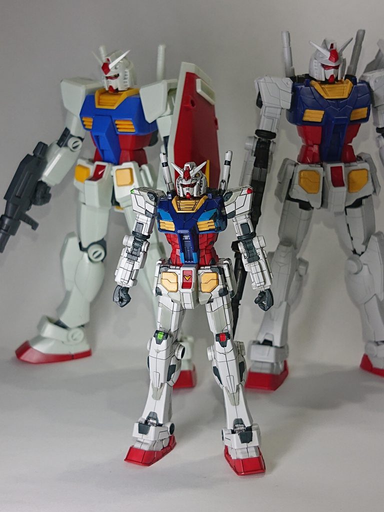 横浜ガンダムファクトリーで購入した1/144と以前購入してたリバイブ版をバックに。バックの2体はどちらも素組み状態です。いずれしっかり手を入れたいですね。拙い作品でしたが、最後までご覧くださりありがとうございました。