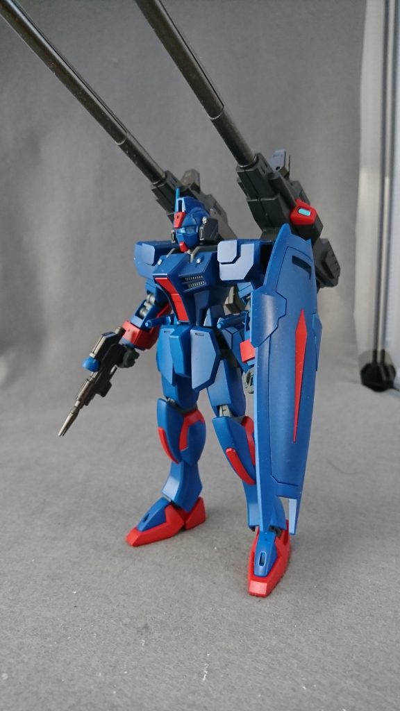 このダガーLについてですが、カラーリングについては「機甲戦記ドラグナー」というロボアニメに登場する「ドラグナー2型」をイメージしたものにしています。ただ元ネタの画像については前回のデスティニー同様に版権等が怖いので載せませんでした。気になる方はご自身で調べて、どうぞ。