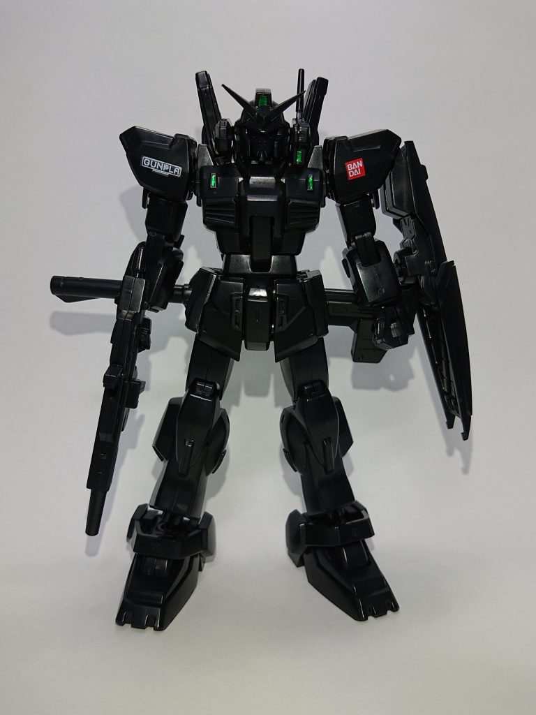 真っ黒ですがセンサー類のシールがいい感じになりました。