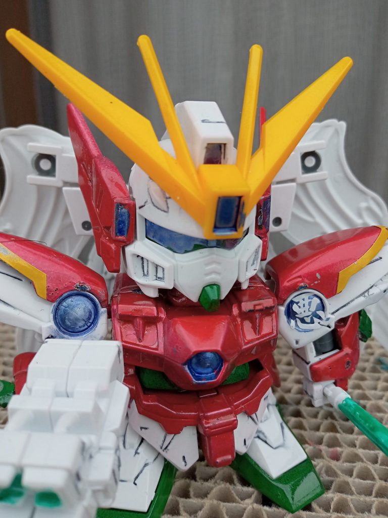 顔の緑箇所をメタリックパープルに塗装しました。悪に染まったっぽくかんじるのではないでしょうか？（笑）