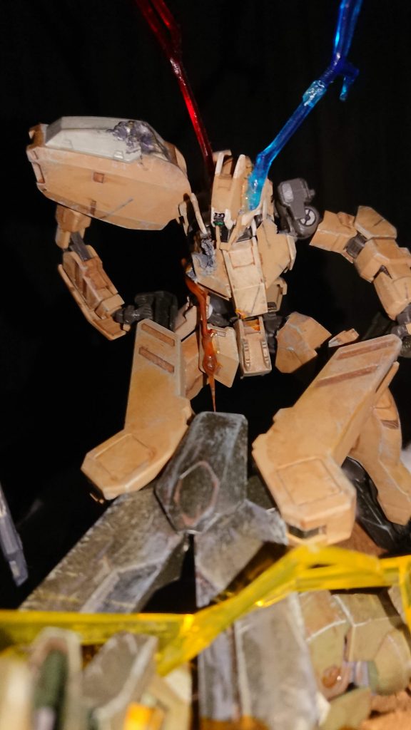 フルシティとグレイズはドライブラシを強めにオイル漏れはグルーガンを半だ小手で溶かしてそれっぽく仕上げました。