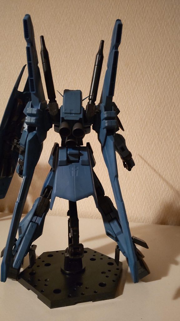 しかし、このガンダムは細いな。