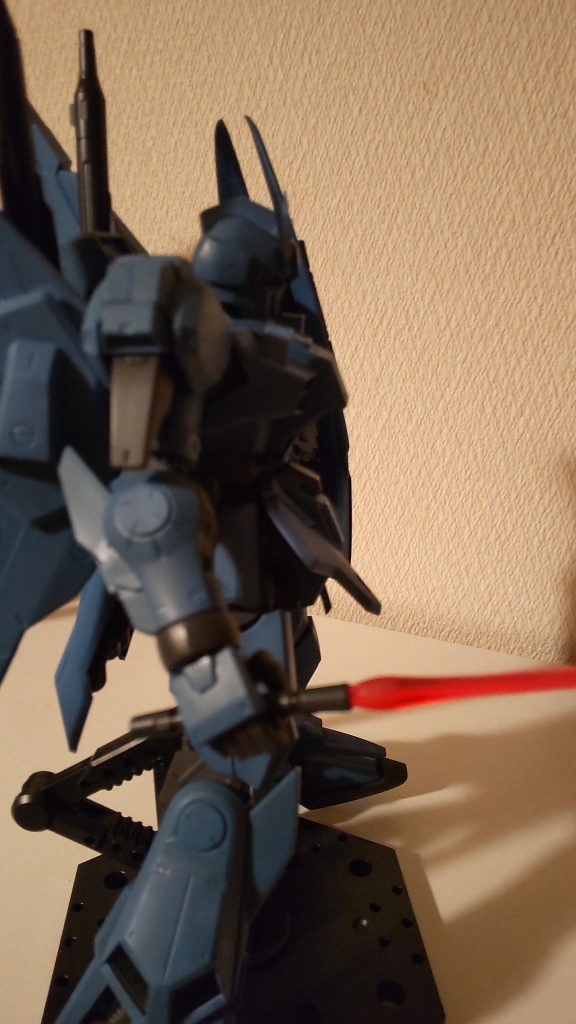 いつも、何かしらやらかすんですがこれも実は、ふとももの関節にエナメルが流れて割れました（泣）  真鍮線と瞬間接着剤で補修済み。