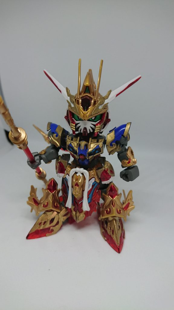 通常の悟空はこんな感じです。シルエット先に見てしまうとやや地味感が出てしまうのは弱点。でもこの状態でもこの機体の魅力は十分あります。もうひとつ剛猿シルエットがありますが、機体半分隠れてしまうために今回は割愛ｗ最近のSDシリーズ、なかなか種類が多く、安価なうえに出来も良いために普通に組んでも楽しめるいいシリーズだと改めて実感。一部無可動（腕の関節など）ではありますが可動域はそれなりにあるためにポージングも楽しめて、改造すればもっと化ける可能性の獣です。SDは。だからみんなもSDを創りませんか？