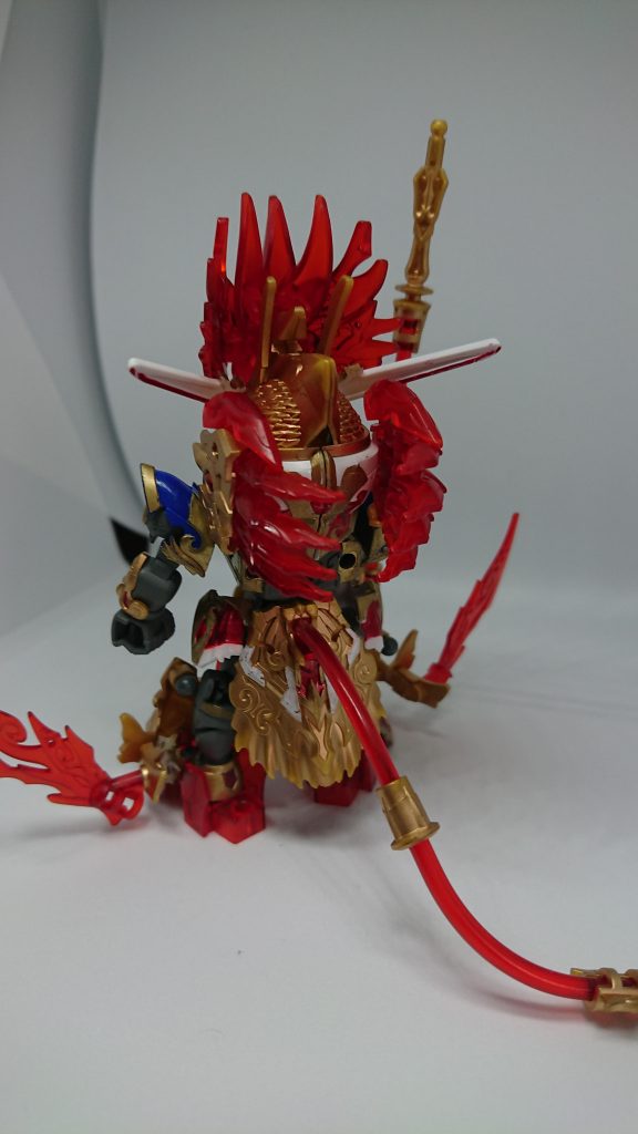 案外肉抜きが少なくて無改造でもなかなかな完成度。尻尾が部分的に動くために結構自由に動かせて楽しい。というよりも悟空シルエットだとバランスが悪くなるんで尻尾でバランスとってるところはありますｗ