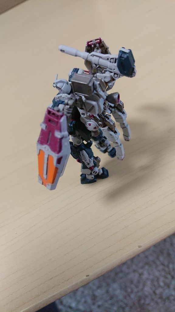 造形が素晴らしいシリーズで塗りがいがありました！すごい人気なんで同じようなスケール感でモビルアーマーとか出たら嬉しいな～とか思います笑