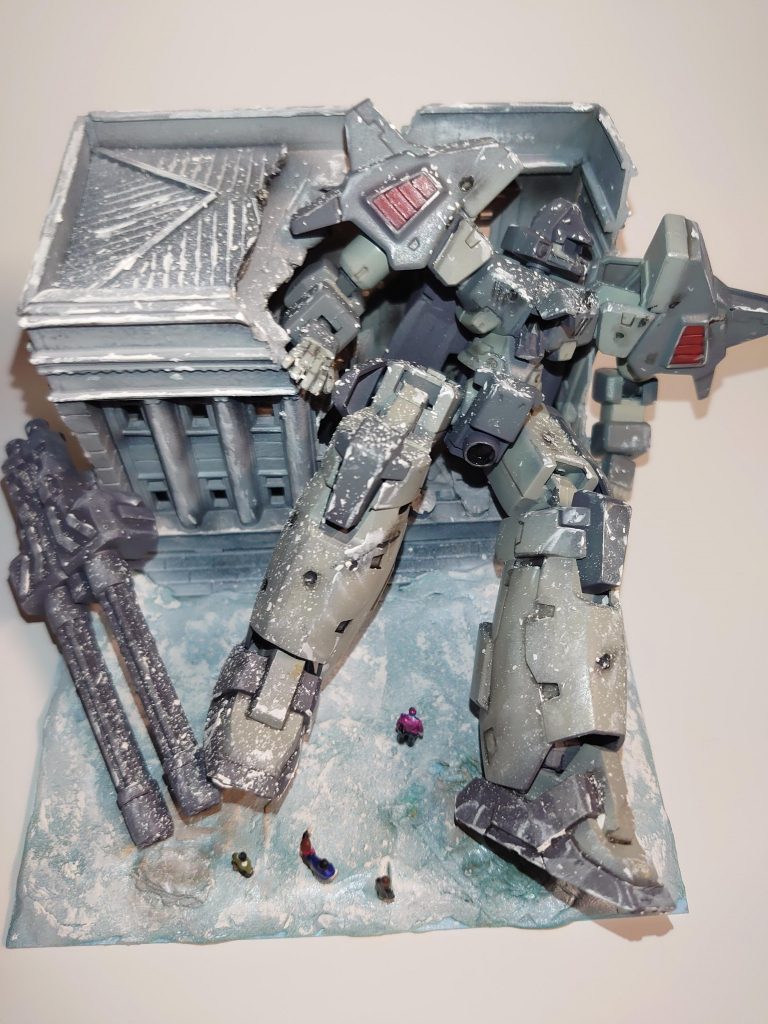 サーペント自体には被弾ダメージがあるので、ヘビーアームズのガトリングあたりにやられたのでしょうか?建物はそれなりに立派な建物なので、ブリュッセルの公共施設にでも倒れ込んだと思われる。