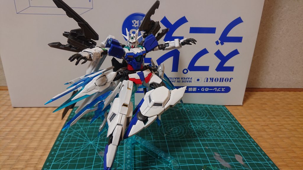 腰部に在るシアクアンタのGNバインダー、其所に取り付けられた『AGEN(ｴｲｼﾞﾝ)パルチザン』と『AGEN(ｴｲｼﾞﾝ)ウイングビット』はオールレンジ攻撃として使える他、パルチザンはシールド・トリアイナ・ソード・バリスタの4種にモードを切り換えられ、戦局に応じて戦い方を変えていく。バインダーのAGENパルチザンならびにAGENウイングビットのクリアパーツには、敵のビーム攻撃を吸収・自機のエネルギーに変換したり、其のエネルギーをレギルスビットやフィンファンネルのようにビームに変えて飛ばす、異なる特性を持った3種類のパワーゲート生成を可能とする『レボリューションクリスタル』が仕込まれている。またオービタルの脚部は、膝アーマーに青年特製の『トリモチミサイル』、爪先にはイージスガンダムやアルケーガンダムより着想を得たビーム発生機構が存在。ビームサーベルとして斬撃、蹴りのモーションを加える事で、シグマシスロングライフルのような湾曲ビームの撃ち出し、足に纏わせビームコーティングキック等、イマジネーションにより様々な応用を効かせられる。