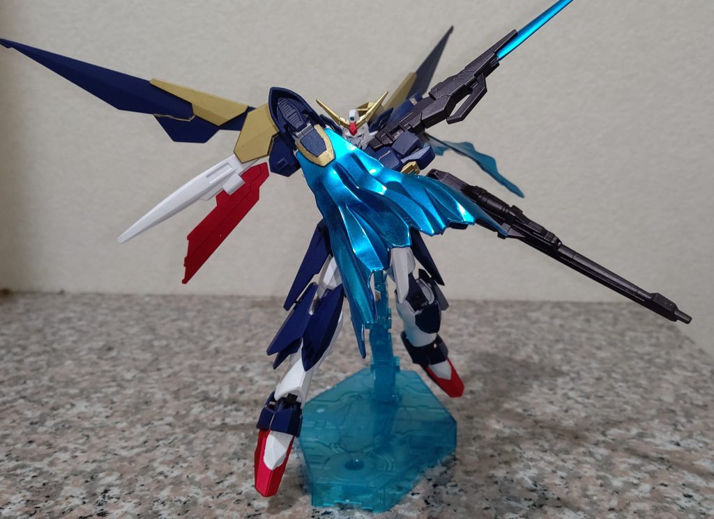 ビームマントとサーベルは青く塗ってみましたが、気に入っております。