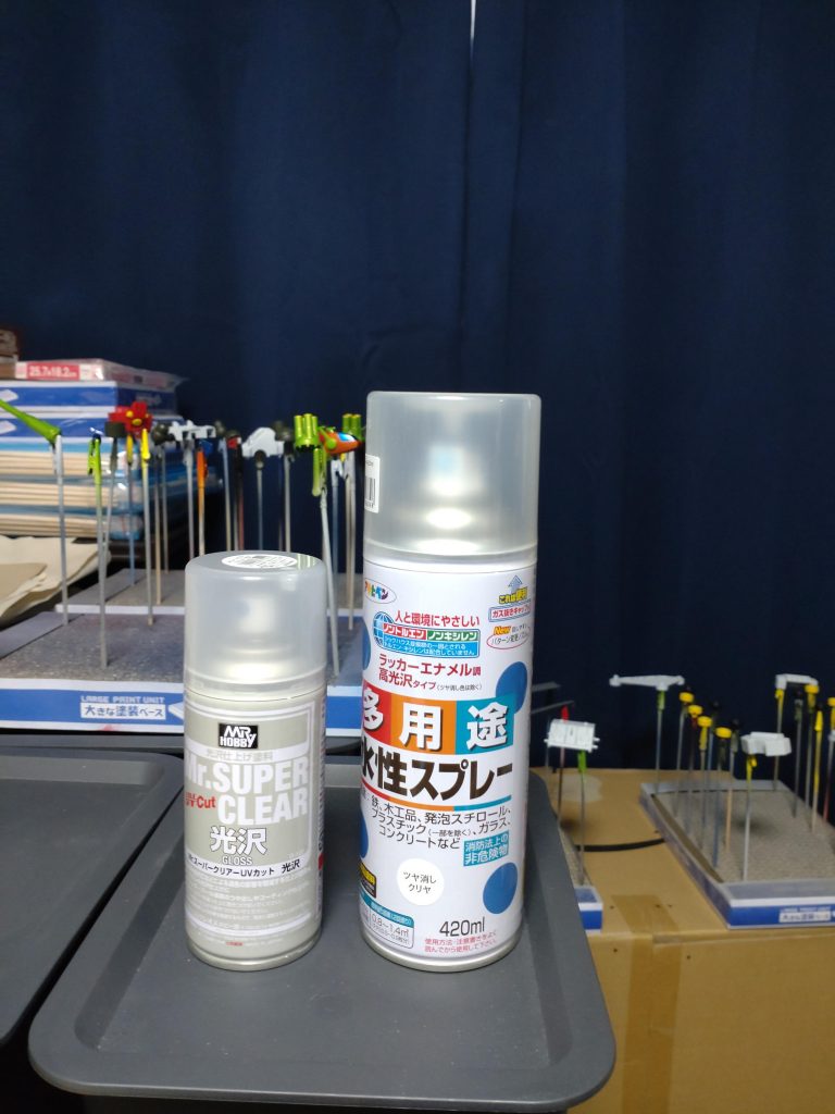 仕上げはこちらのツヤ消し&光沢スプレーを使用しました。