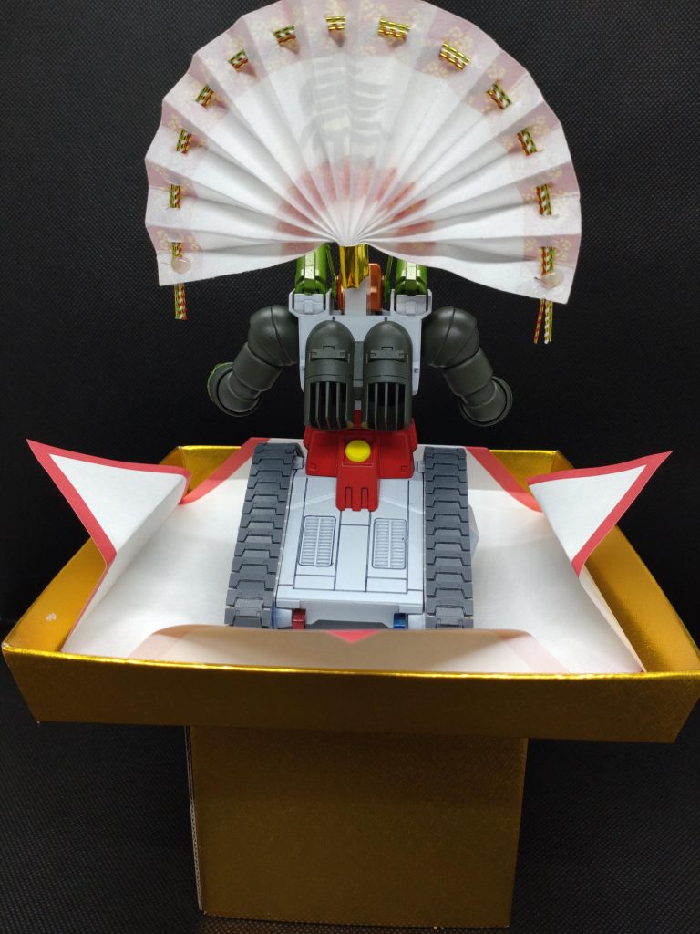 ちょうど鏡餅の三宝と四方紅と末広を残っていたので載せました。