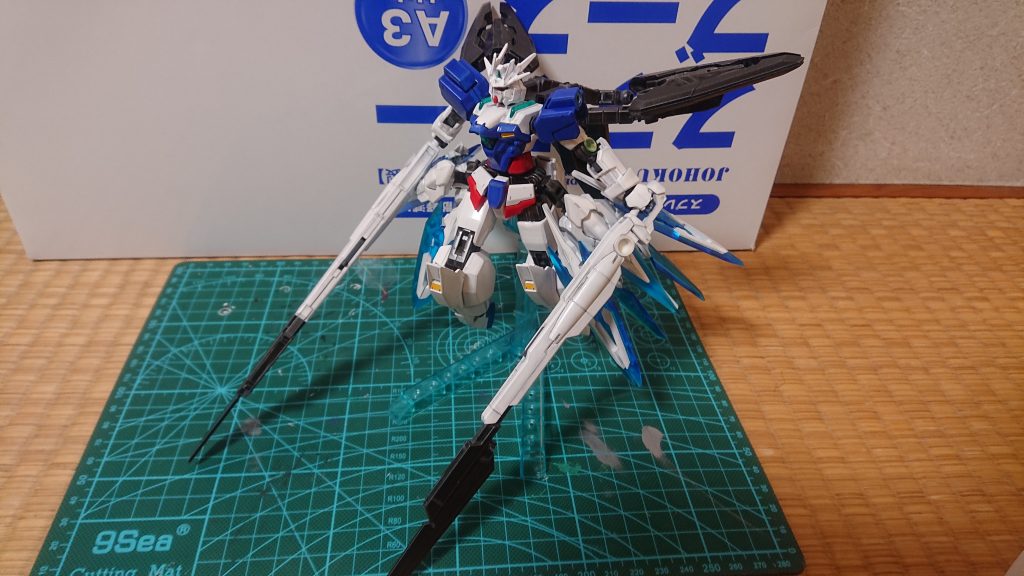 全域対応大型攻略兵装サテラグニダイト・アロンダイトモード。本機体の持つ近接戦最強の武装であり、アグニモードやサテライトキャノンモードで打ち出す際に受けた熱を刀身に乗せ、アロンダイトのビームザンパーと実体剣のヒートザンパーの能力を融合させた斬撃を可能としている。またアロンダイトが何らかの形で折られても、基部にはビームソード発生機とビームピストルとしての能力があり、狭い場所でアロンダイトを振り回せない場合に重宝される。しかし基部の破壊は、サテラグニダイトの機能の大半を使えなくなる事を意味し、使用の際には細心の注意が必要になる。