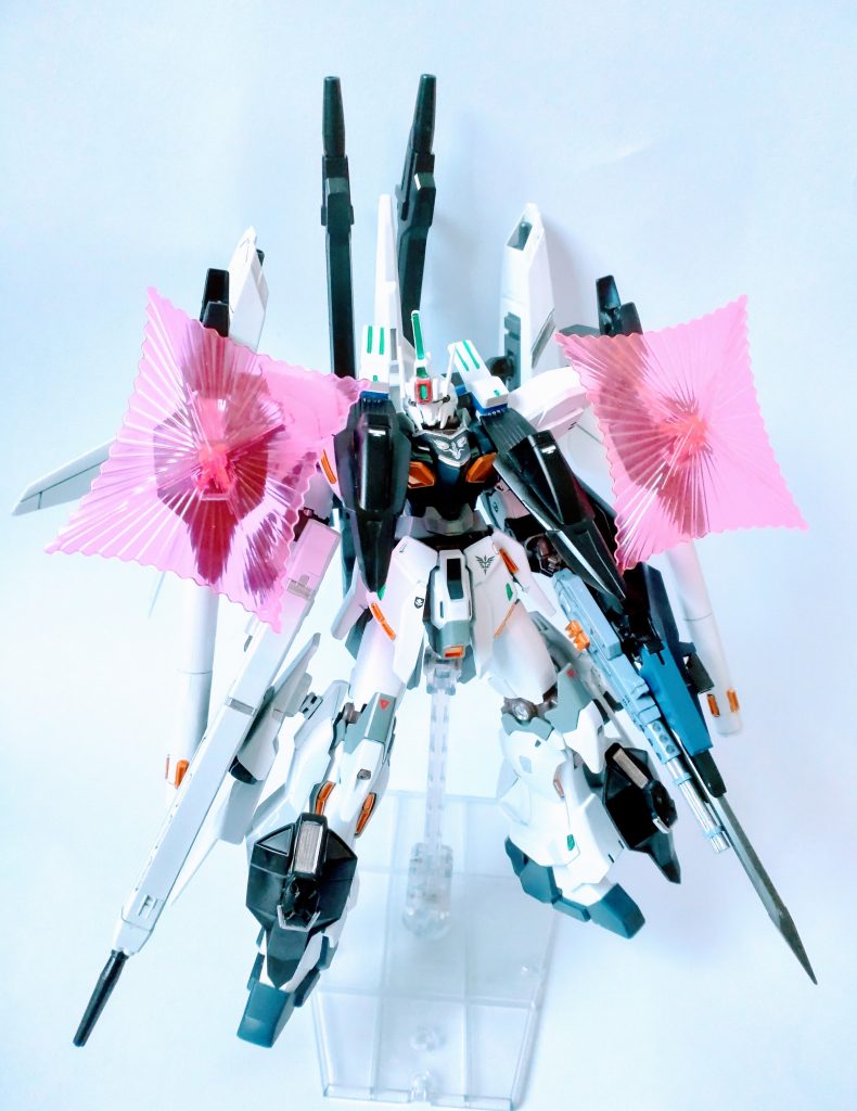 両肩と両足のアーマーはグリープのパーツにクロスボーンガンダムのシールド発生基を付けましたので、ビームシールドを展開出来ます。