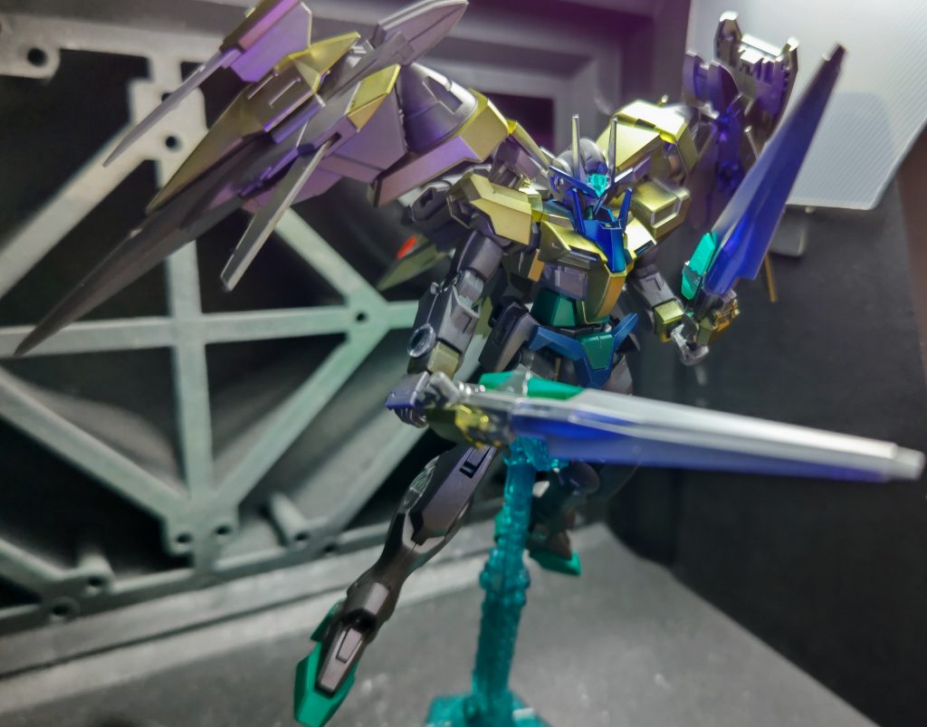 改造なし、スミ入れなし、デカールなし、トップコートなしのお気軽制作でした。これよりも先にHGデスティニーを数ヶ月かけて弄り倒していたので、その疲れを癒やしてくれたキットでした(笑)デスティニーも近々アップする予定ですので良かったらその時は見ていただけると嬉しいです。ではでは～