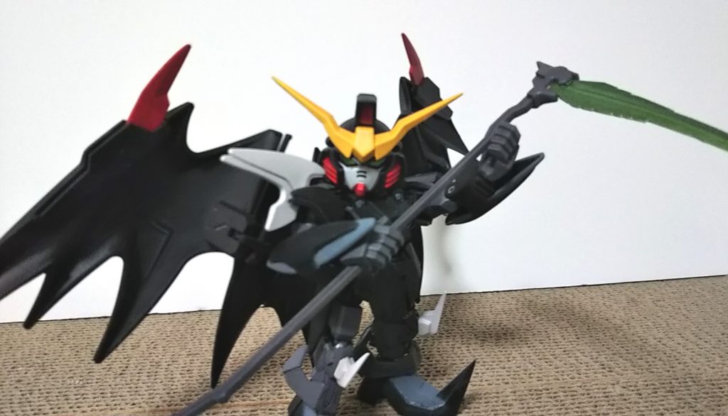 CSフレームに旧キットの1/144デスサイズヘルのパーツを張り付けています