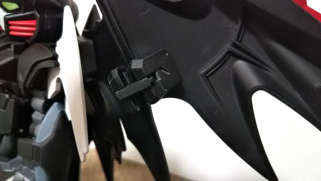 アクティブクロークの継ぎ目は、ビルダーズパーツのMSアーマー01を使用して、可動できるようにしています