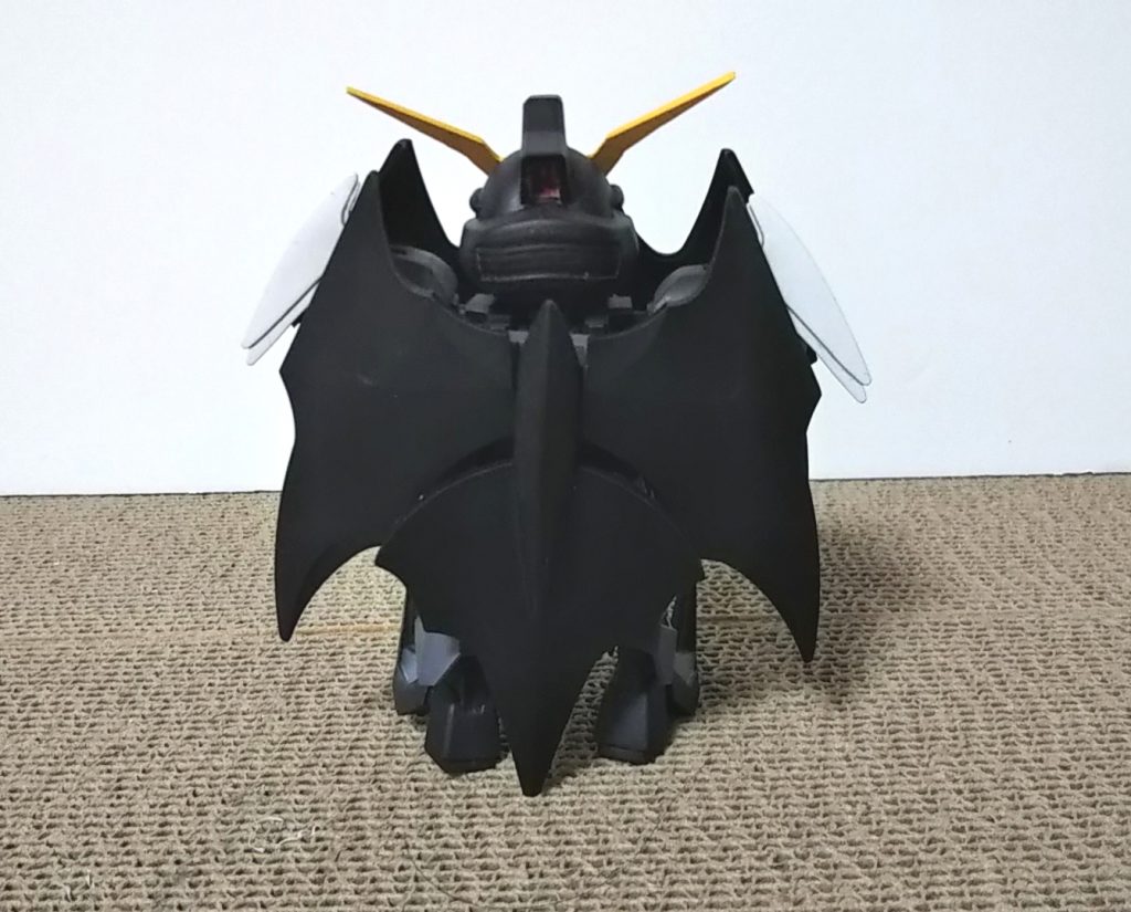 バックパックのサイズ的には少々大きいようで、後ろが少しつっかえてしまいます