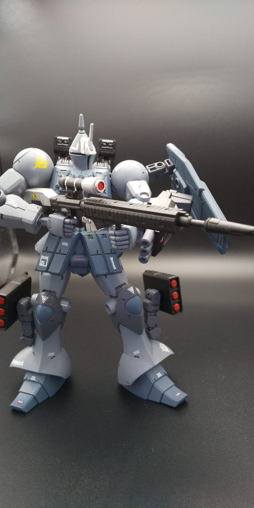 武装はビームライフル