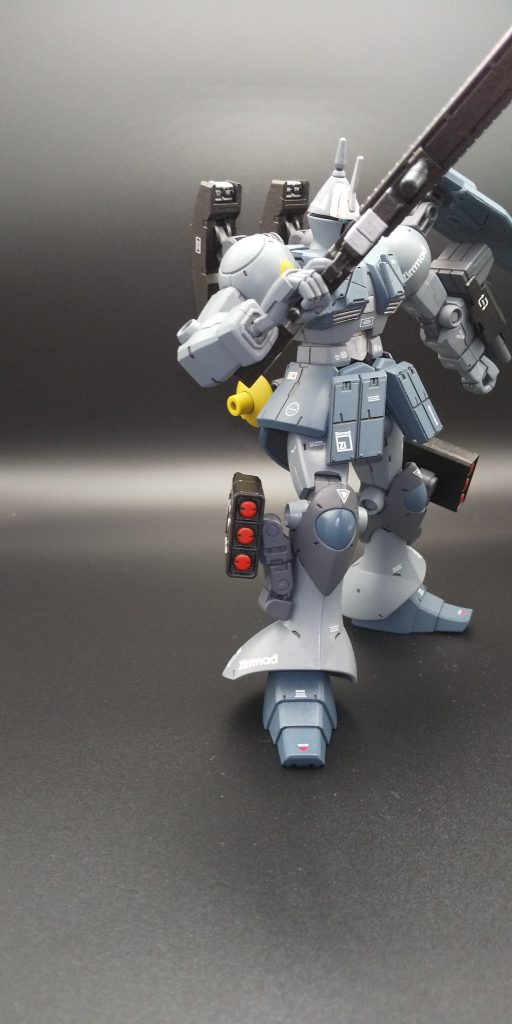 脚部ミサイルポッド