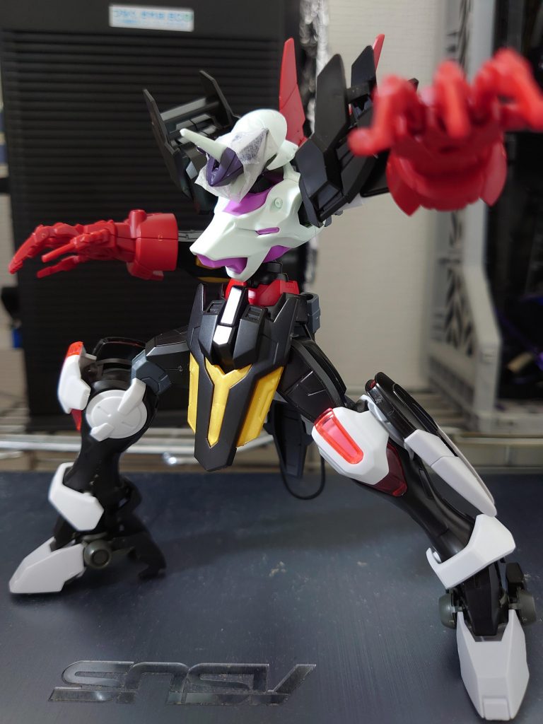 構想段階では脚部がG-エルスまんまだったり両手がクローだったりしました