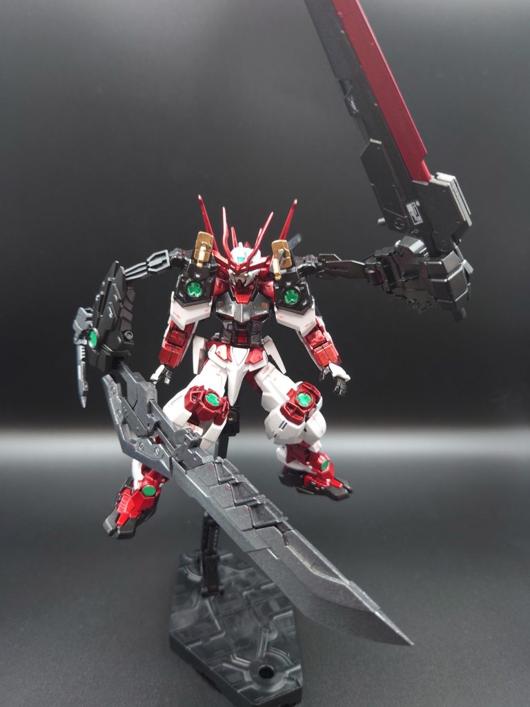 サブアームの武装を変形してバスターソードと大太刀を装備。対艦刀をイメージしてみました。