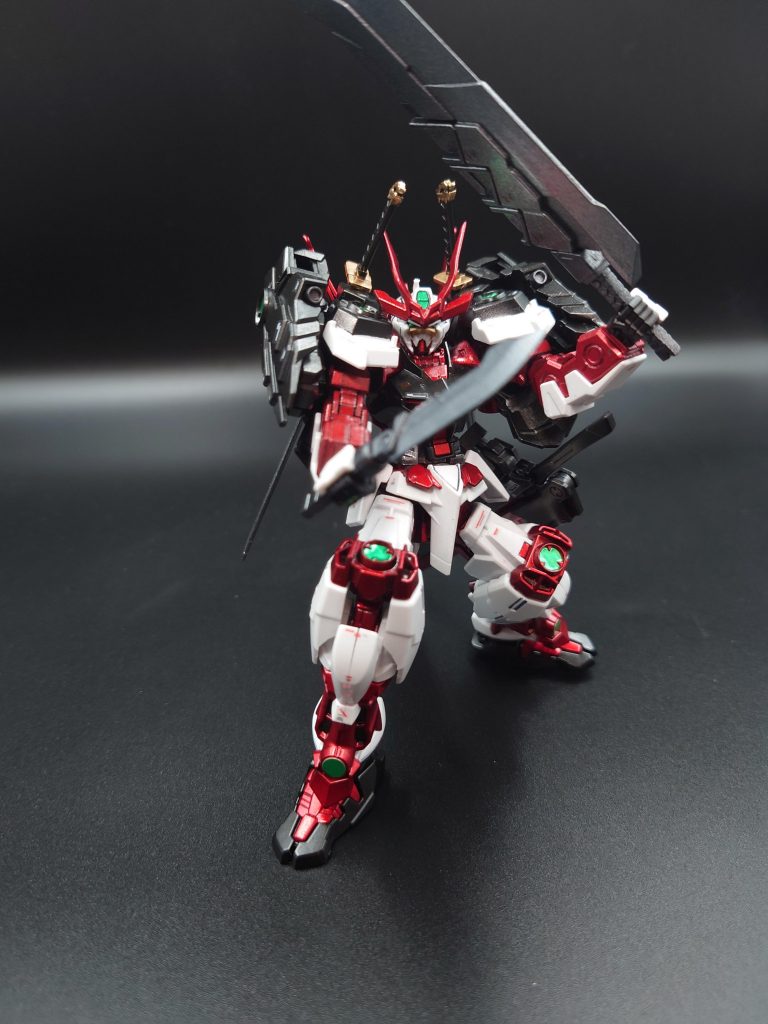 ナイフとバスターソードの二刀流です。剣道の二刀流ぽくて良いなと。