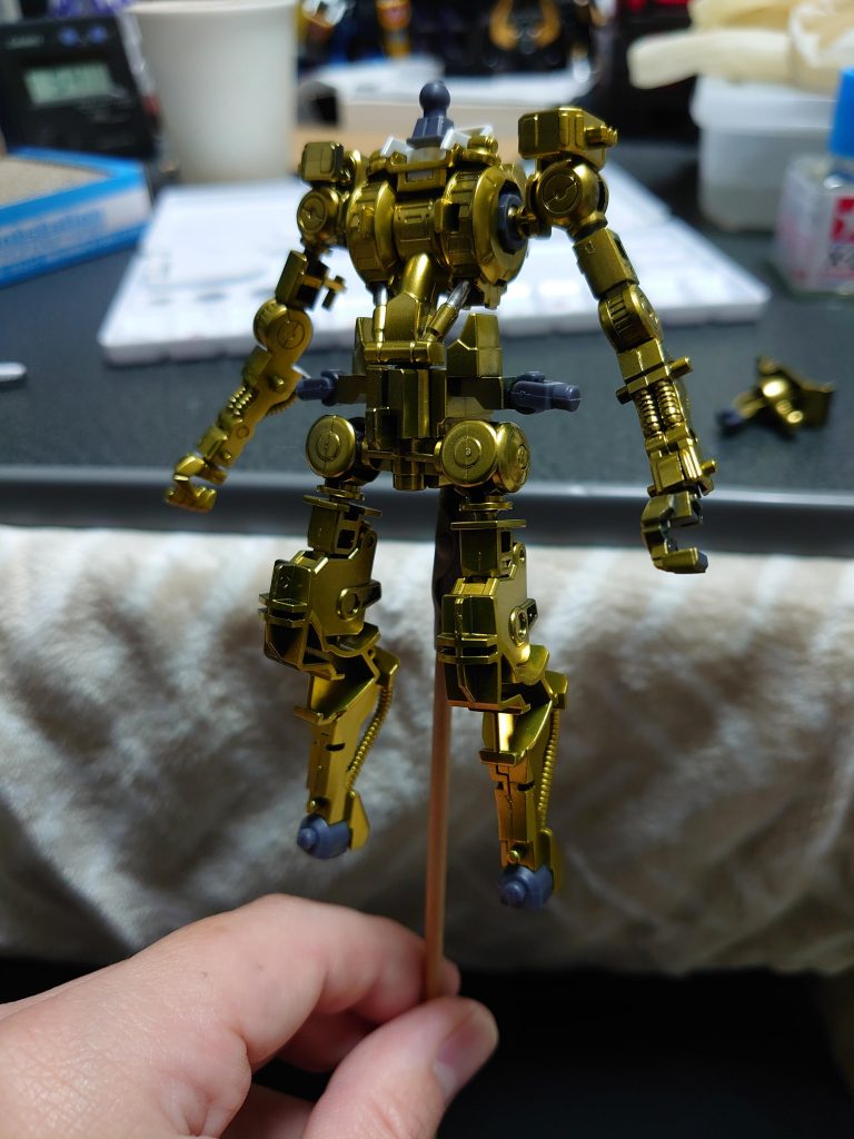 アストレイシリーズが好きなので、そこから転じてゴールドフレーム風に金ピカフレームにしてみました。