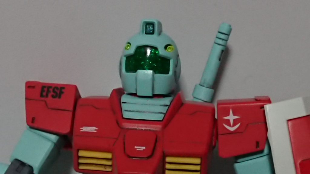 100均のマニキュアで塗ったバイザーは、まあまあ良いと思います。ラメでキラキラしてます。ちなみにバイザーはマスキングテープを貼って頭くっつけて合わせ目消し、塗装してからそっとテープはがしました。