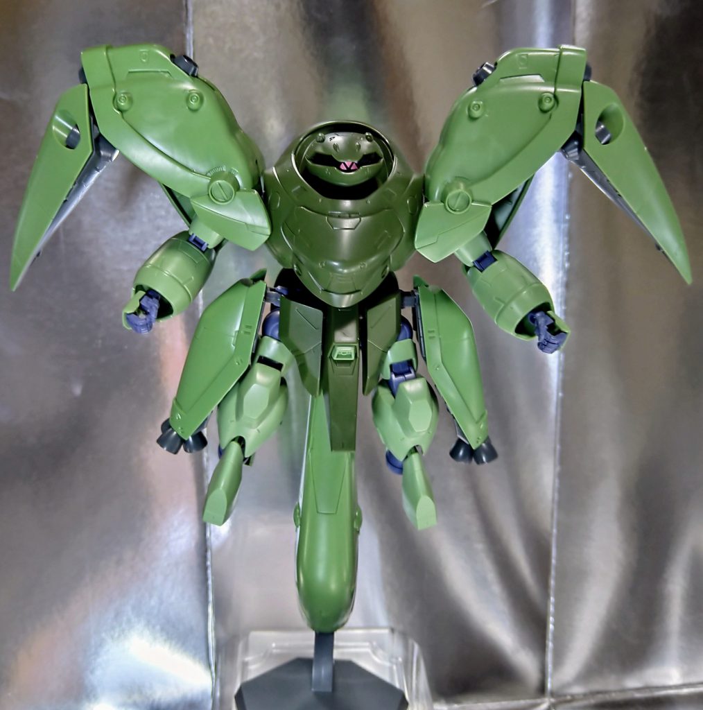 正面。シルエットだけなら、SDのノイエ・ジールっぽい。