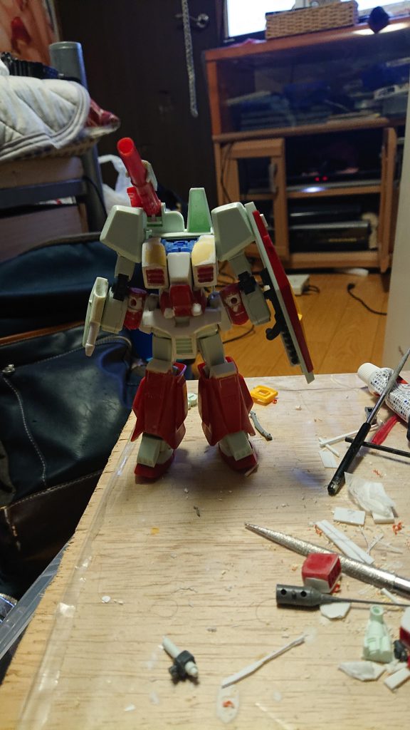 アーマー仮付け(ノーヘッドww)各種問題が出てきてましたが、とりあえず装着出来たんで色付けします。