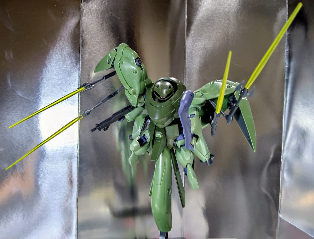 隠し腕展開状態。サーベル刃は、ハンブラビの物を使用。阿修羅を凌駕するかは不明。絶対、格闘戦のが強いよね、これ。