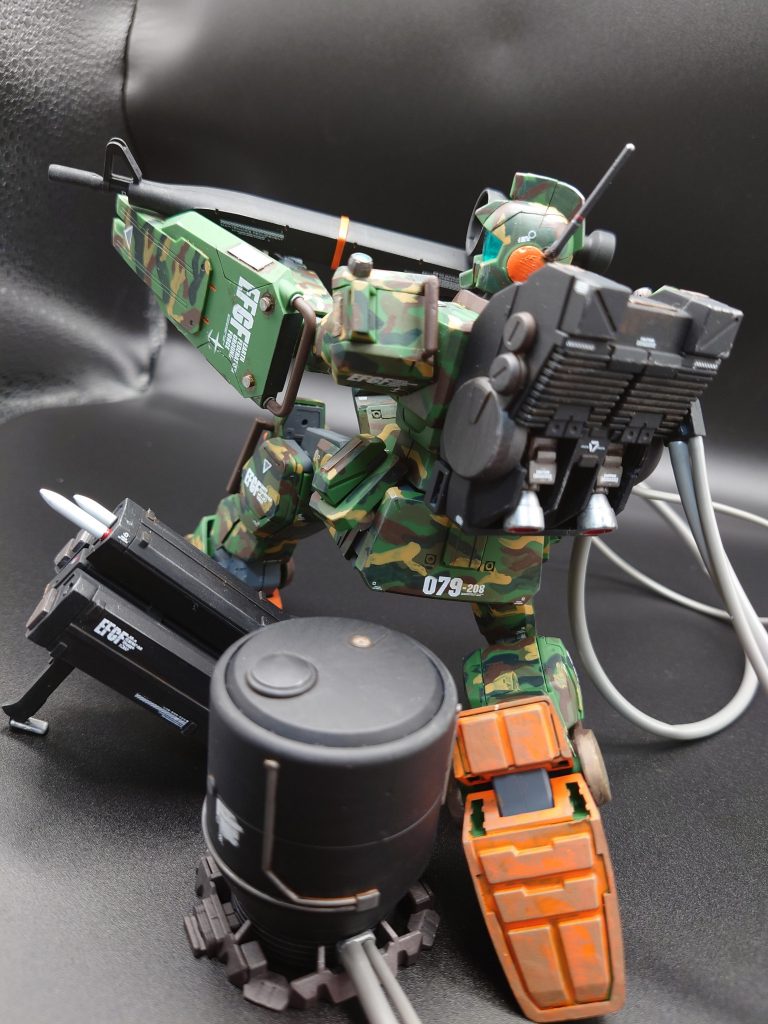 頭のアンテナは別のキットで余ったビームサーベルの先端を切断して自作しました！初心者なので評価、コメント、アドバイスよろしくお願いします。