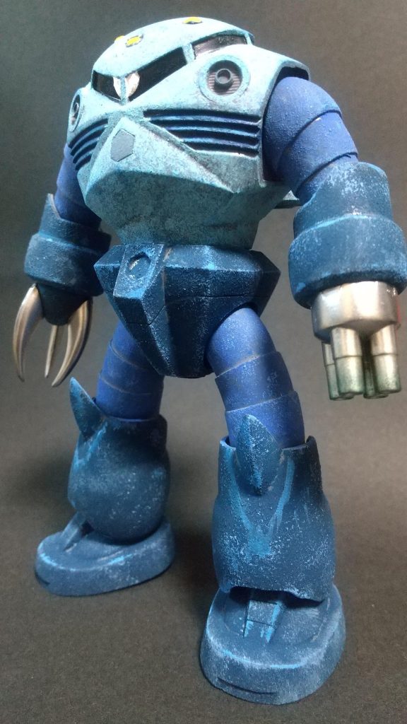 旧キットそのままだとがに股すぎて、悪くはないけどちょっとカッコ悪いシュッ！と立ってるイメージに合わせて各所をいじってみました